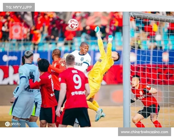 谭龙凌空斩长春主场震撼对决武汉双方便战平球迷尽享精彩时刻